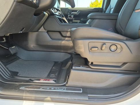 New 2026 GMC Sierra 1500 AT4 w/ Technology Package AWD/4WD image 10