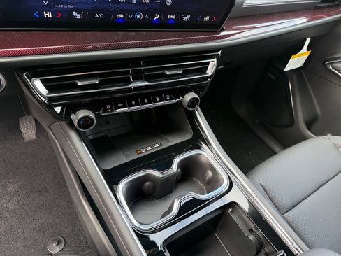 New 2026 Chevrolet Traverse Z71 w/ Enhanced Driving Package image 13