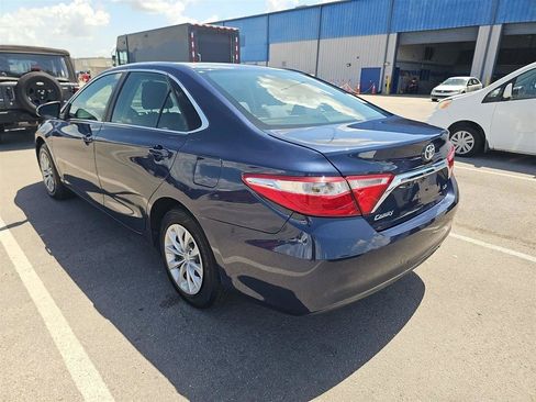 Used 2017 Toyota Camry LE FWD image 5