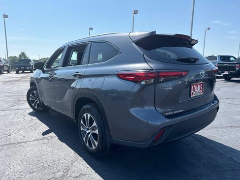 Used 2023 Toyota Highlander XLE AWD/4WD image 6