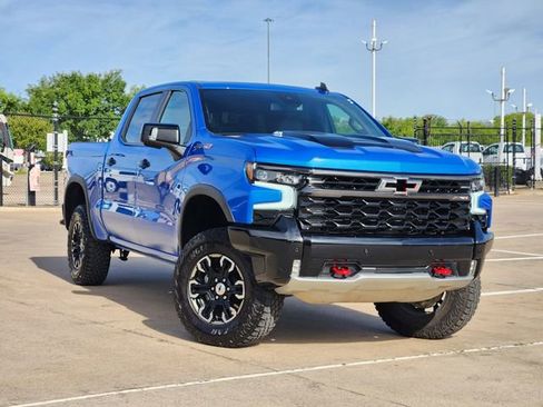 Used 2025 Chevrolet Silverado 1500 ZR2 AWD/4WD image 2