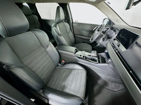 Used 2025 Mitsubishi Outlander SE FWD image 32