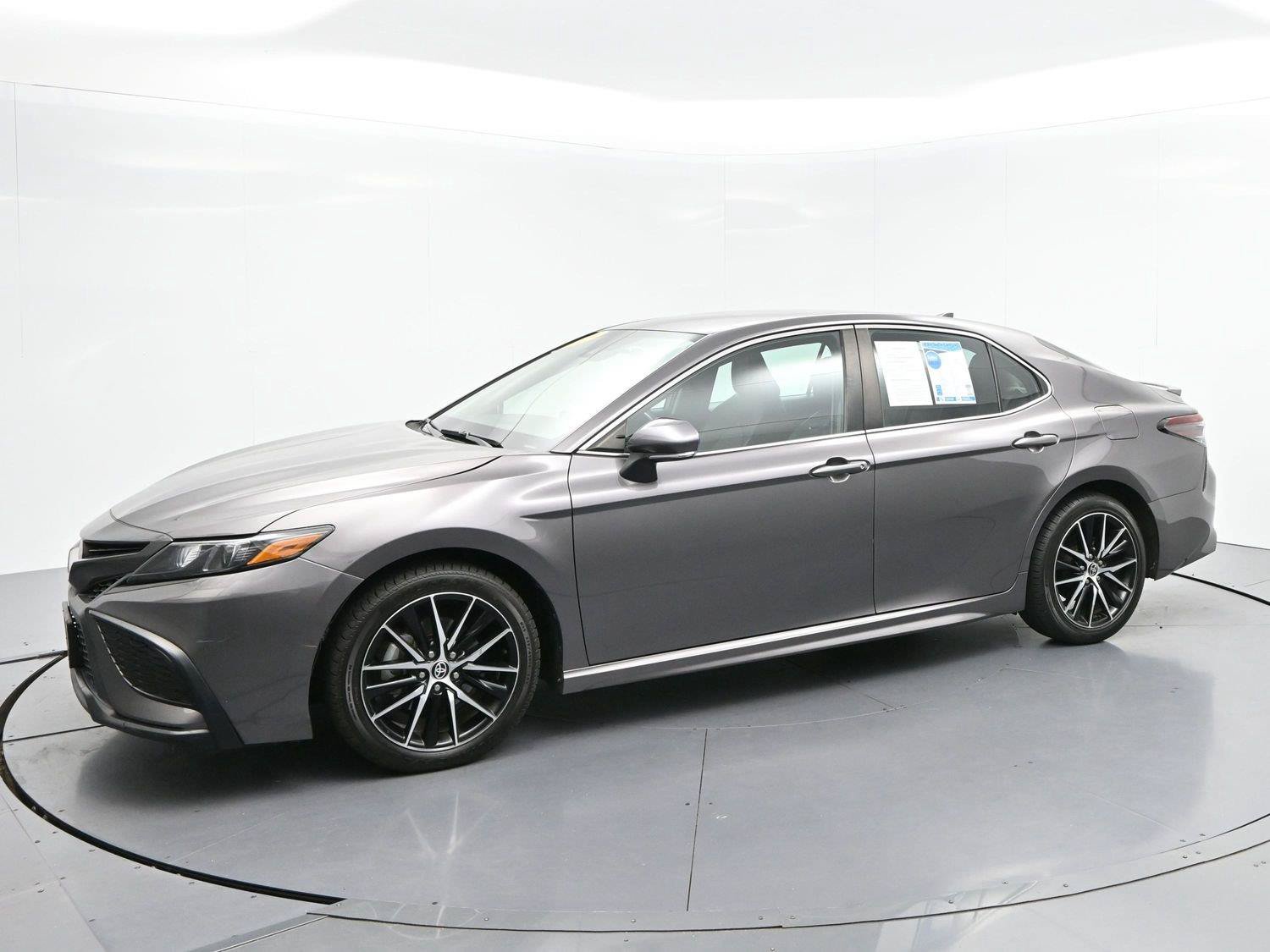 Used 2023 Toyota Camry SE FWD image 4