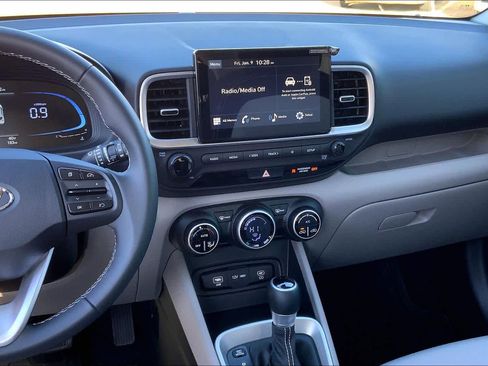 Certified 2025 Hyundai Venue SEL image 6