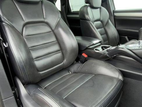 Used 2015 Porsche Cayenne Turbo image 62