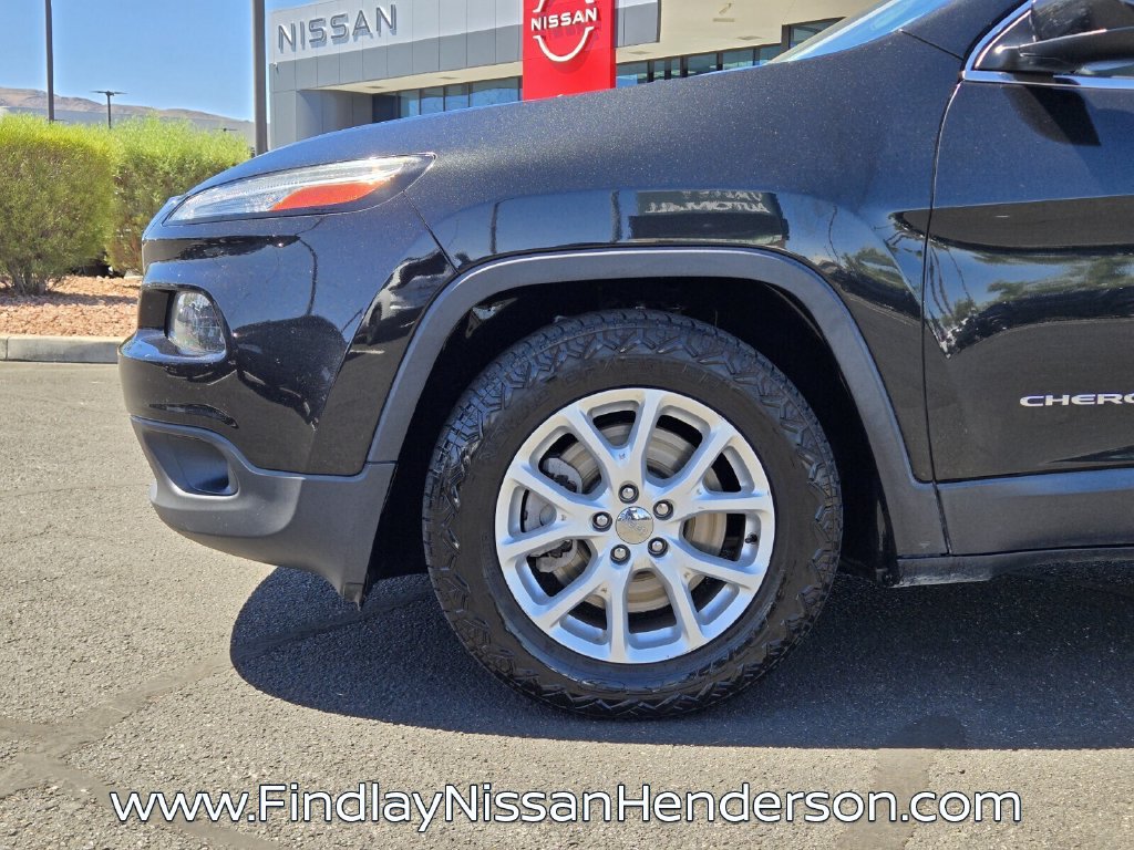 Used 2016 Jeep Cherokee Latitude FWD image 9