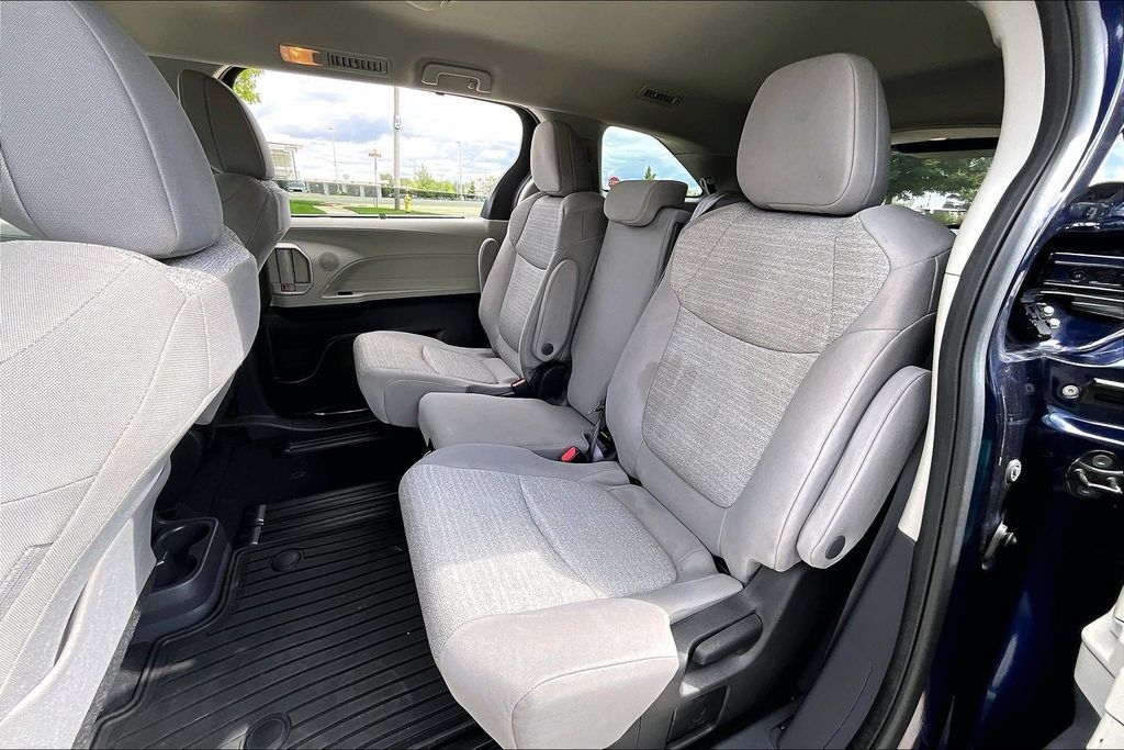Used 2022 Toyota Sienna LE FWD image 26