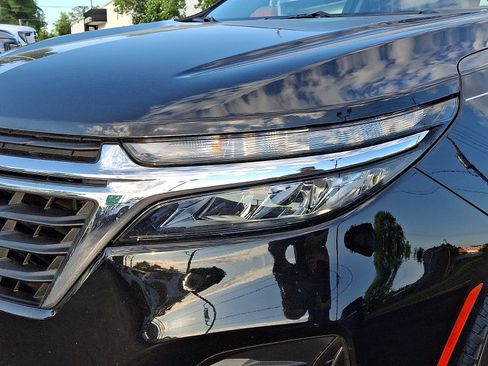 Used 2023 Chevrolet Equinox LS w/ LS Convenience Package FWD image 9