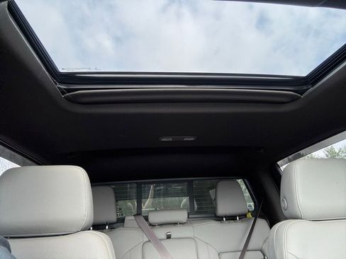 Used 2022 GMC Sierra 1500 SLT image 7