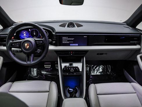 Certified 2025 Porsche Macan 4S Electric AWD/4WD image 13