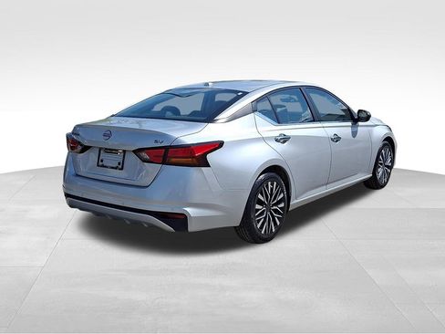 Used 2024 Nissan Altima 2.5 SV FWD image 6