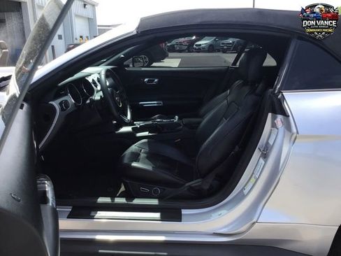 Used 2016 Ford Mustang Premium RWD image 9