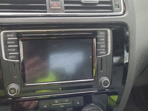 Used 2016 Volkswagen Jetta Sport image 10