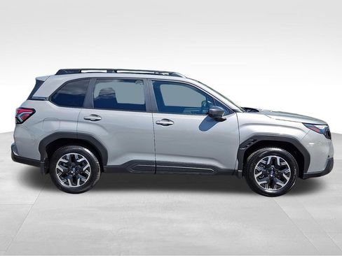 Used 2025 Subaru Forester Premium AWD/4WD image 7