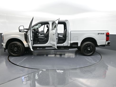 Used 2025 Ford F250 Lariat w/ Black Appearance Package image 39