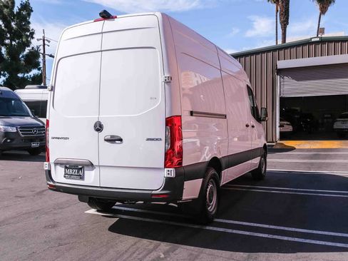 Used 2024 Mercedes-Benz Sprinter 2500 image 4