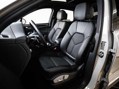 Certified 2023 Porsche Macan AWD/4WD image 5