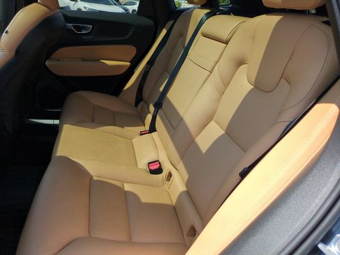 Used 2019 Volvo XC60 T5 Momentum w/ Multimedia Package AWD/4WD image 29