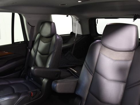 Used 2017 Cadillac Escalade Luxury image 28