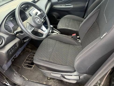 Used 2022 Nissan Kicks S image 2