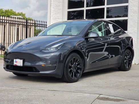 Used 2024 Tesla Model Y Long Range AWD/4WD image 9