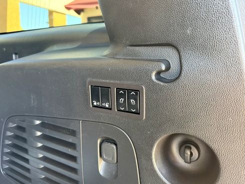 Used 2018 Cadillac Escalade ESV Luxury image 16