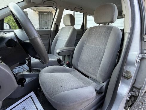 Used 2001 Ford Focus SE FWD image 12