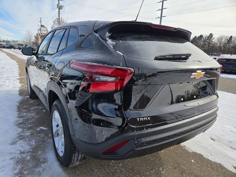 New 2026 Chevrolet Trax LS w/ LS Convenience Package FWD image 23
