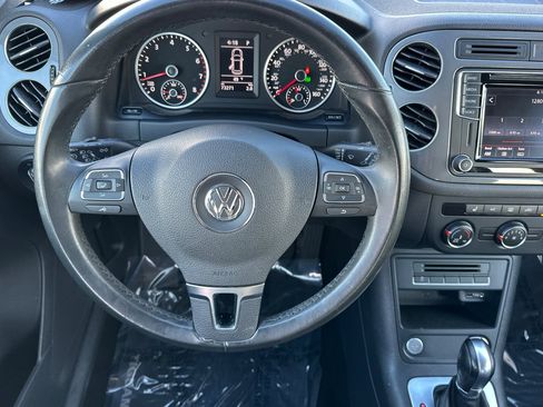 Used 2017 Volkswagen Tiguan S image 15