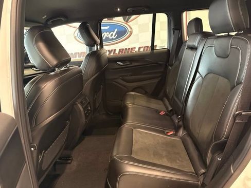 Used 2025 Jeep Grand Cherokee Altitude AWD/4WD image 23