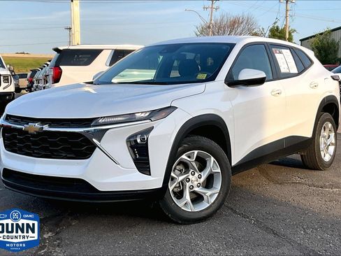 Used 2024 Chevrolet Trax LS w/ LS Convenience Package FWD image 1