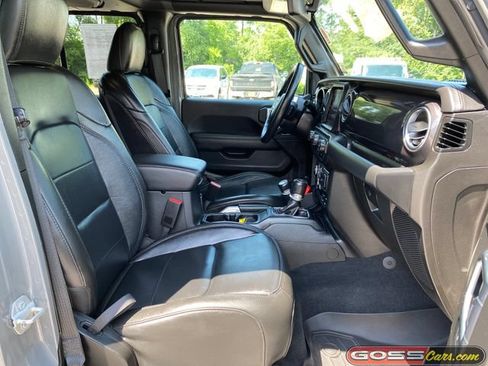 Used 2022 Jeep Wrangler Unlimited Sahara AWD/4WD image 6