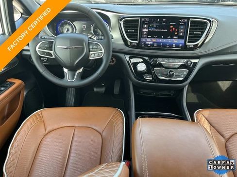 Used 2024 Chrysler Pacifica Pinnacle FWD image 13