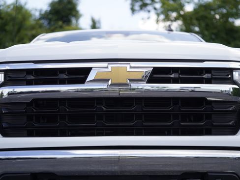 Used 2022 Chevrolet Silverado 1500 LT AWD/4WD image 32