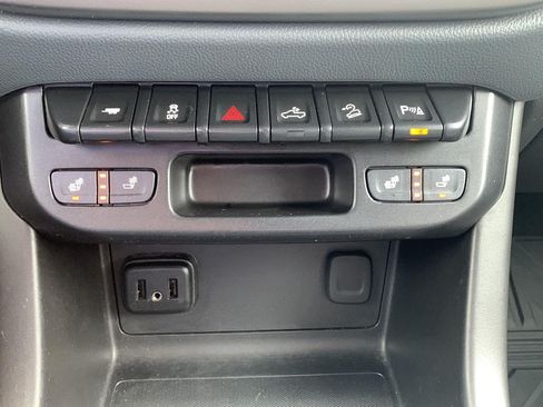 Used 2019 Chevrolet Colorado Z71 AWD/4WD image 11