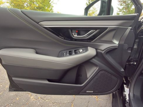 Used 2025 Subaru Outback Onyx Edition image 16