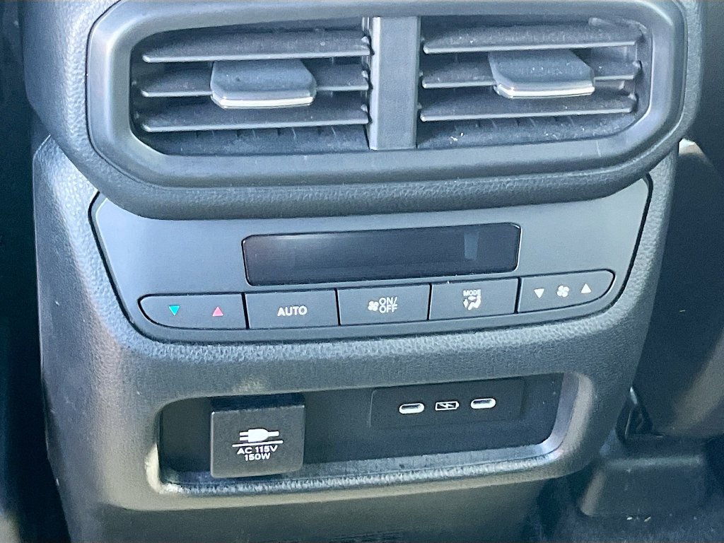 Used 2025 Honda Pilot TrailSport image 26