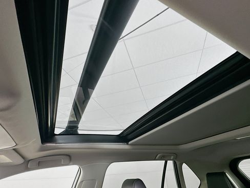 Used 2020 Toyota RAV4 Limited image 27