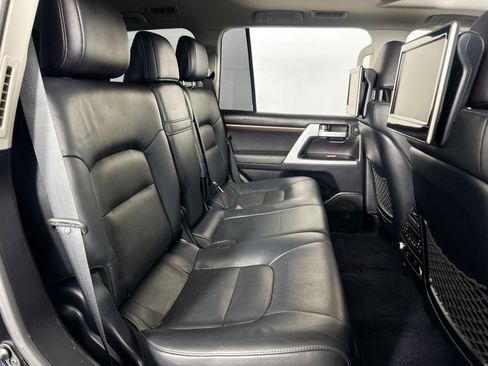 Used 2017 Toyota Land Cruiser image 37