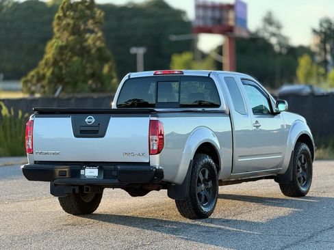 Used 2010 Nissan Frontier PRO-4X AWD/4WD image 9