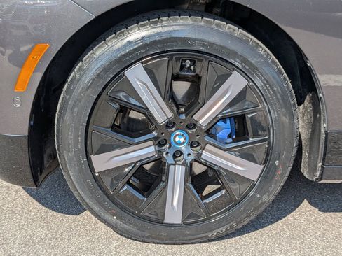 Used 2023 BMW iX xDrive50 w/ Premium Package AWD/4WD image 10