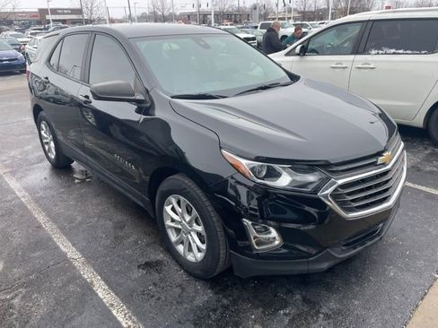 Used 2020 Chevrolet Equinox LS w/ LS Convenience Package image 2