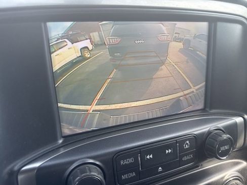 Used 2018 Chevrolet Silverado 1500 LT w/ LT Eassist Package AWD/4WD image 19