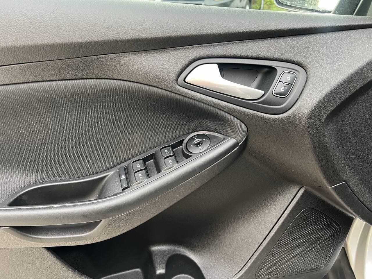 Used 2016 Ford Focus SE FWD image 24