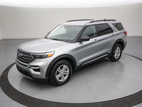 Certified 2024 Ford Explorer XLT w/ Equipment Group 202A AWD/4WD image 8