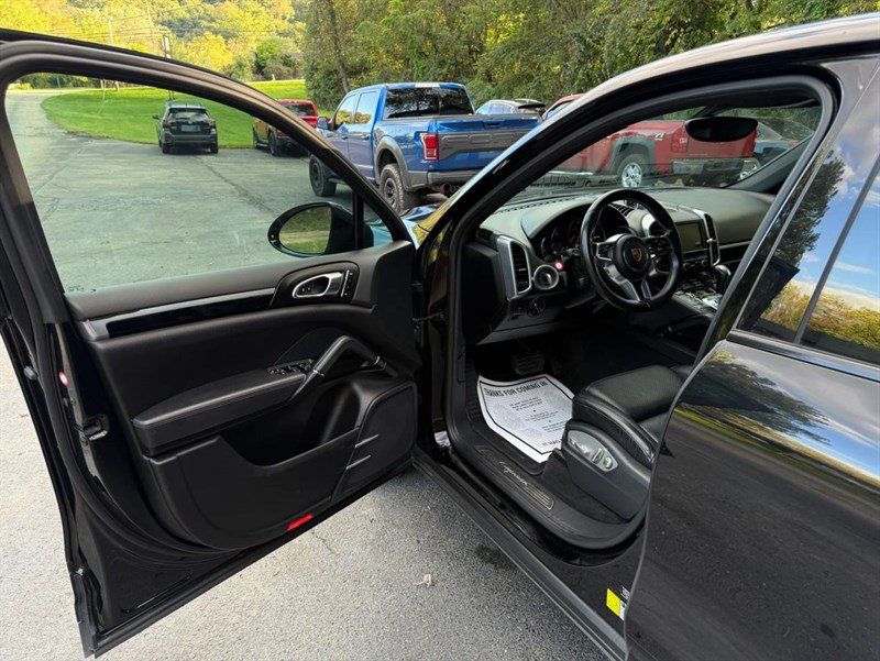 Used 2016 Porsche Cayenne AWD/4WD image 9