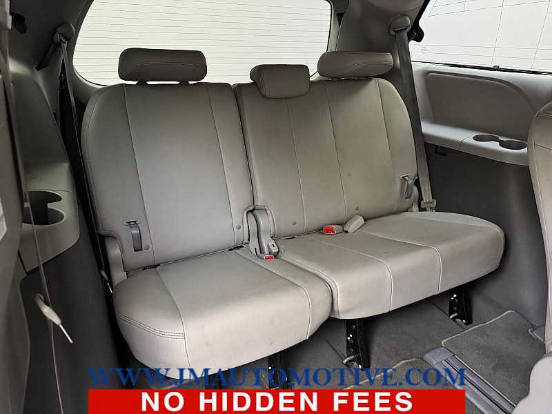 Used 2019 Toyota Sienna XLE w/ Carpet Mat Package AWD/4WD image 20