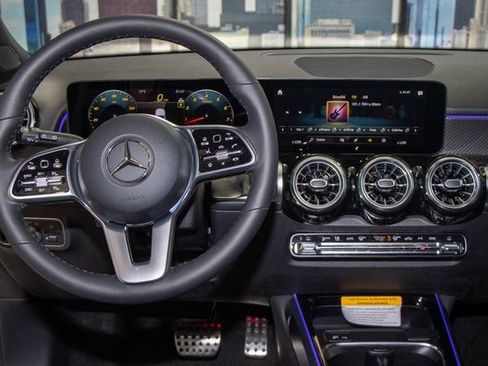 Certified 2023 Mercedes-Benz GLB 250 4MATIC image 17