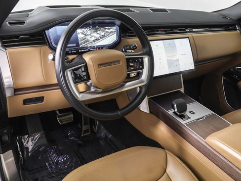 Used 2024 Land Rover Range Rover Long Wheelbase SE image 4