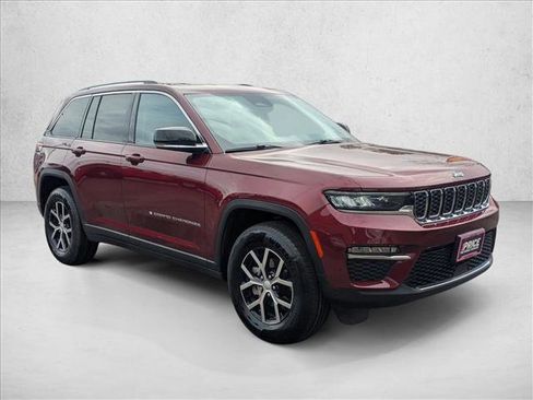 Used 2023 Jeep Grand Cherokee Limited image 3